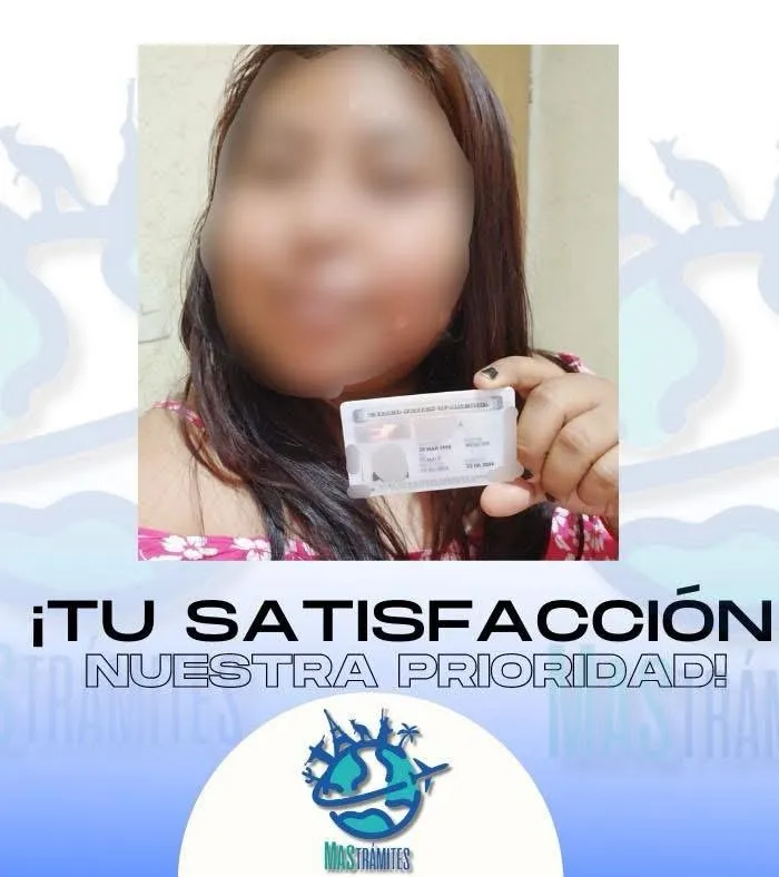 Cliente de MAS Trámites con su visa aprobada (5 de 7)