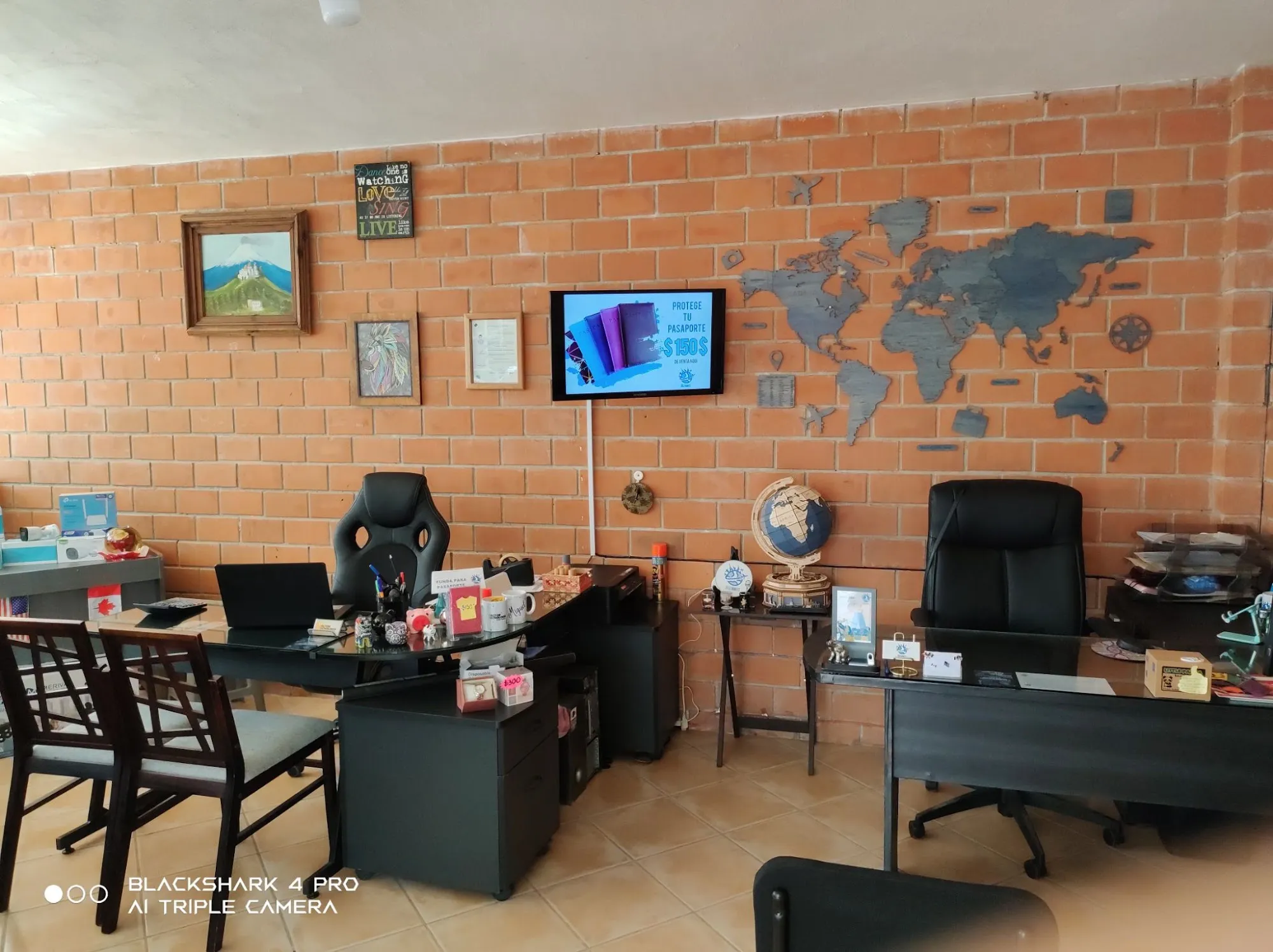 Área de atención a clientes en la oficina de MAS Trámites